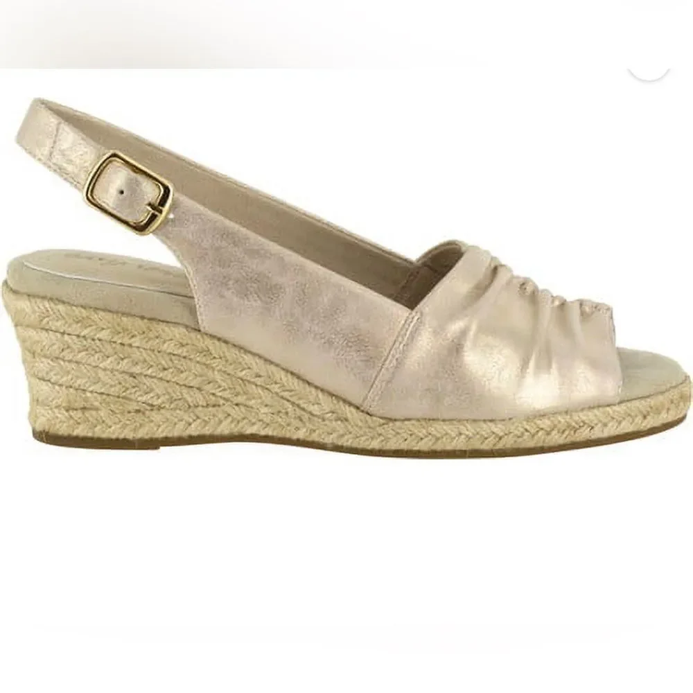 8.5W Gold Easy Street Espadrilles EUC